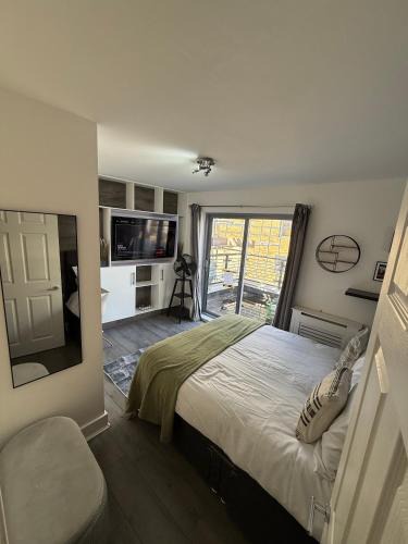 Bishop's Apartment | High Deluxe 2 NEW bed flat for 6 people in prime Location 10 min walking to LONDON EYE
