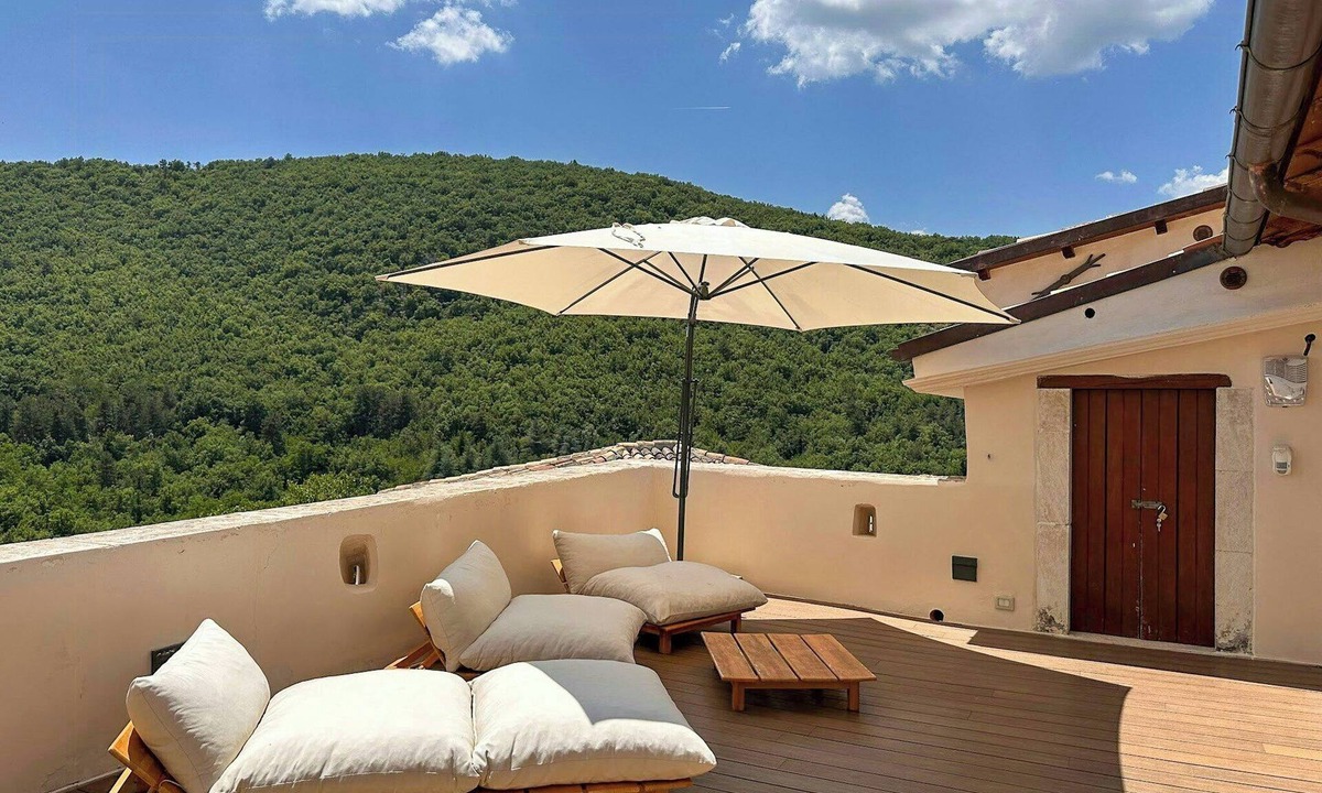 Caporciano Apartment | Historic apartment with views of Abruzzo valley