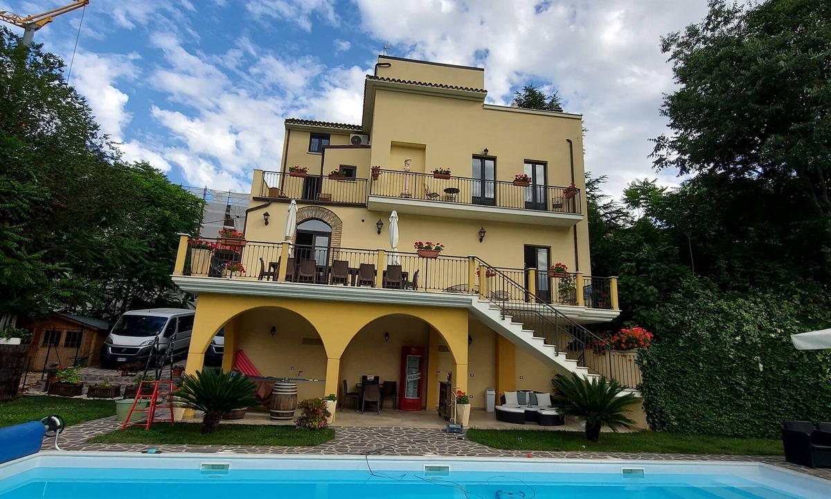 Torre de' Passeri Villa | Historic Italian Villa with pool