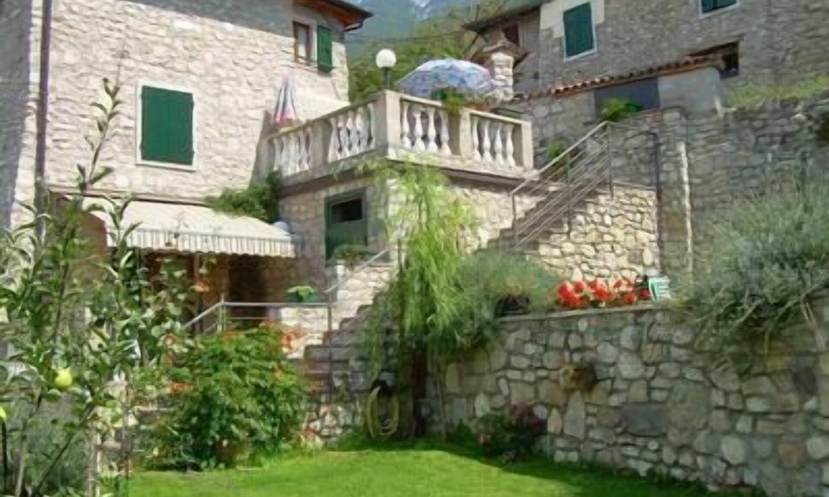 Castelletto Apartment | Holiday flat with a view of the water