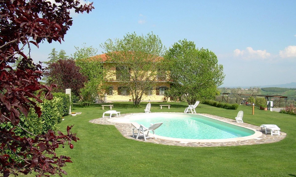 Montefiascone House | Holiday flat with private parking