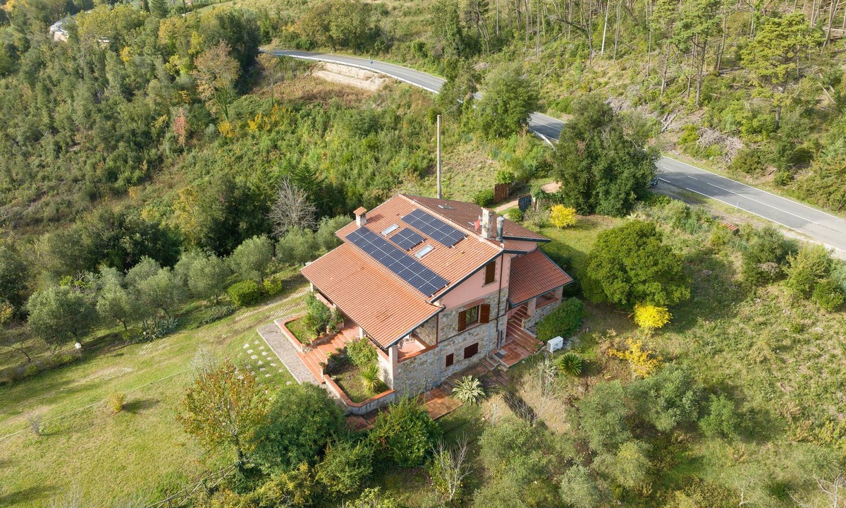 Monteverdi Marittimo House | Holiday Home "Casa Flora" with Private Pool, Private Terrace and Wi-Fi
