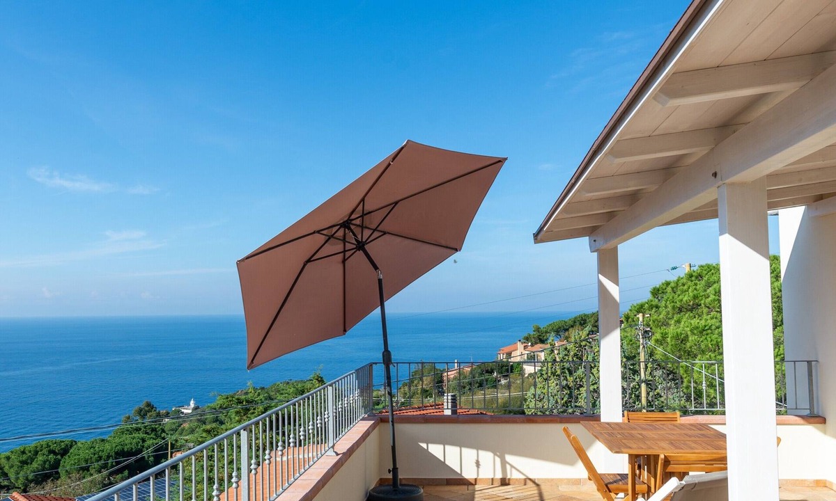 Patresi House | Holiday Home 'L' Elicriso' with Sea View, Wi-Fi and Air Conditioning