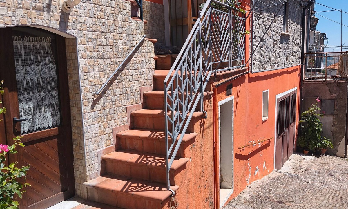 Lacedonia Apartment | Holiday Home 'La Casa Arancione' with Balcony