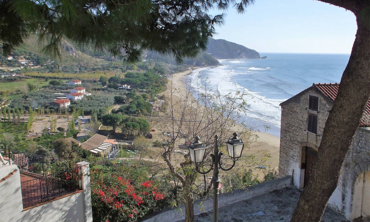 Itri Villa | Holiday Resorts for 10 Persons, With Swimming Pool, Wifi and air Conditioner