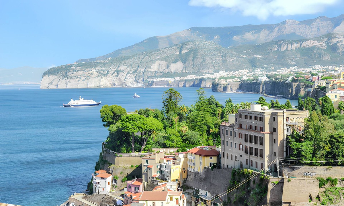 Sorrento Apartment | Homerez - Studio in Sorrento with Sea View.