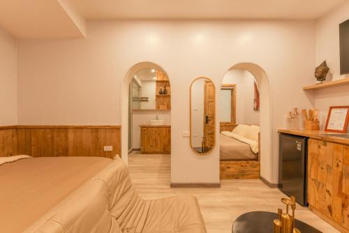 Hang Trong Apartment | Homestay CHẤT- Lake Side, Self Check Apt