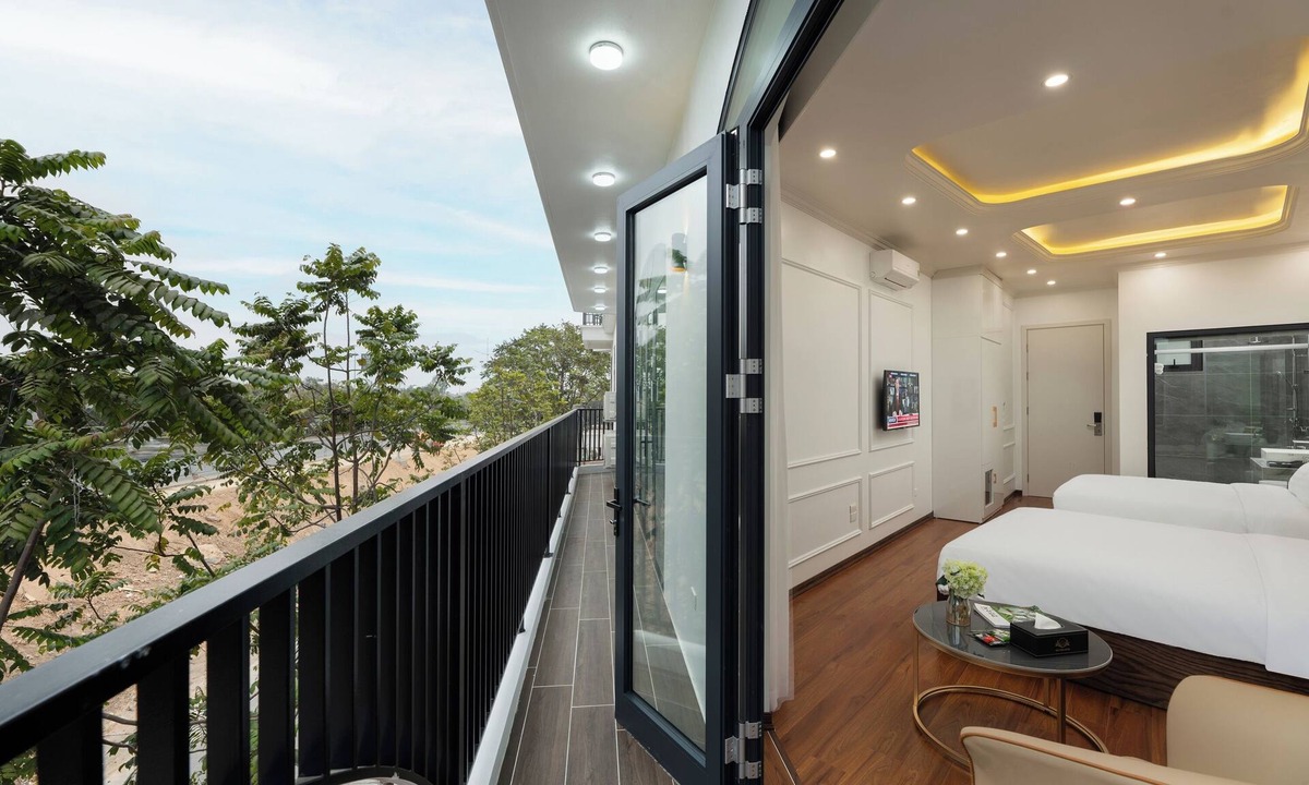 Soc Son Hotel | Hotel In Hanoi With Parking, Internet, Bedding/Linens