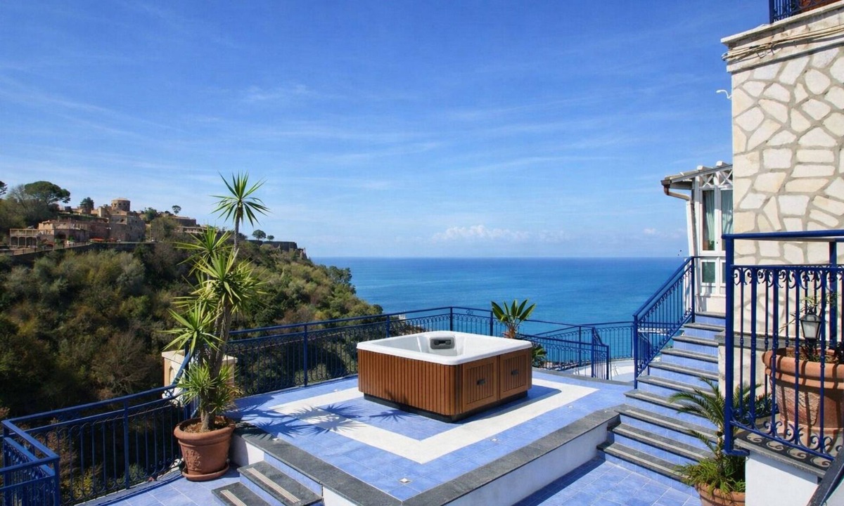 Vico Equense Hotel | Hotiday Vico Equense