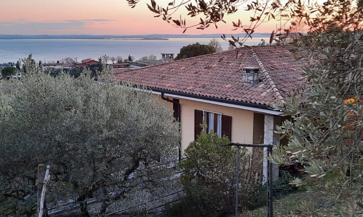 Bardolino Villa | House Cà Bottura surrounded by 3000 sqm of olive trees with lake view
