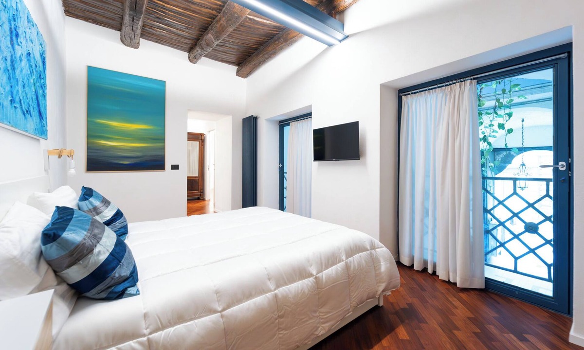Quartieri Spagnoli Apartment | House in the heart of Naples: comfort, style and perfect location