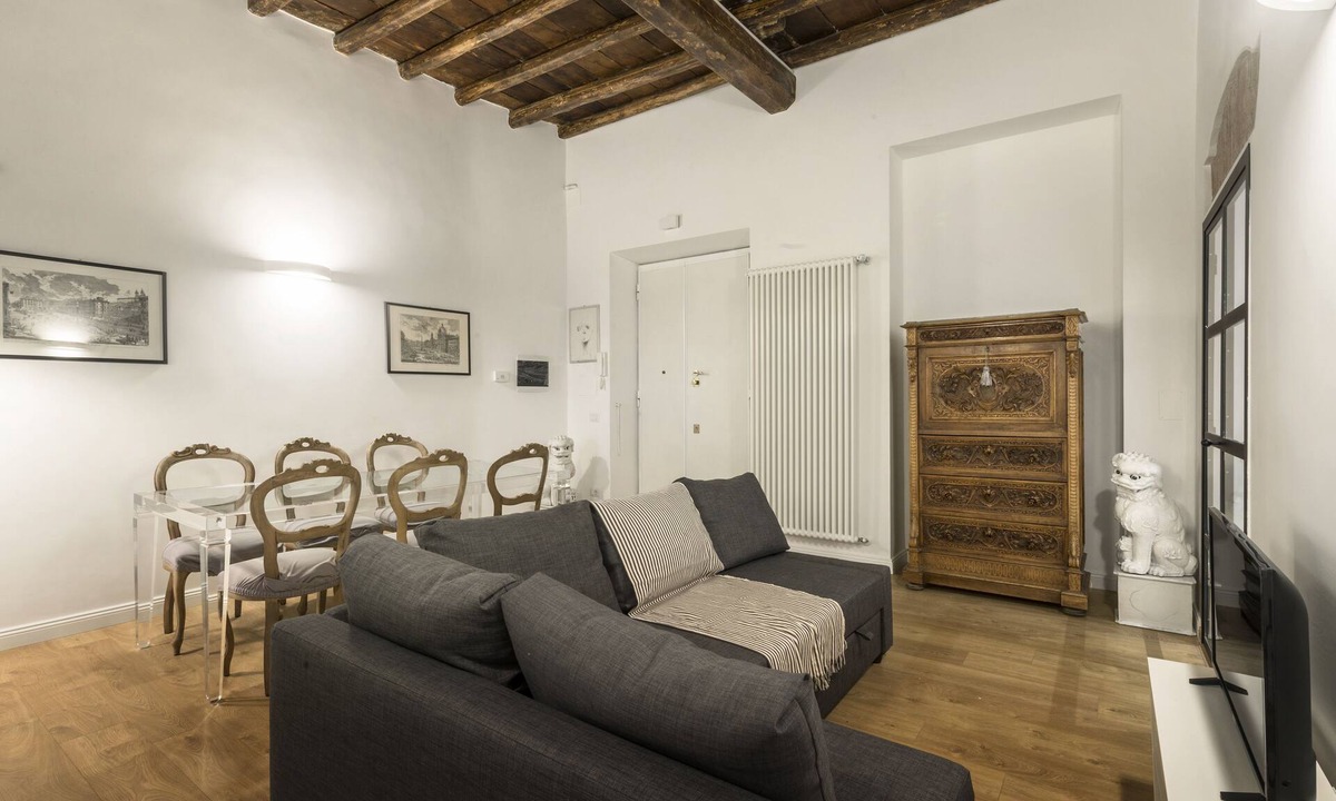 Rione IV Campo Marzio Apartment | House in Via del Corso
