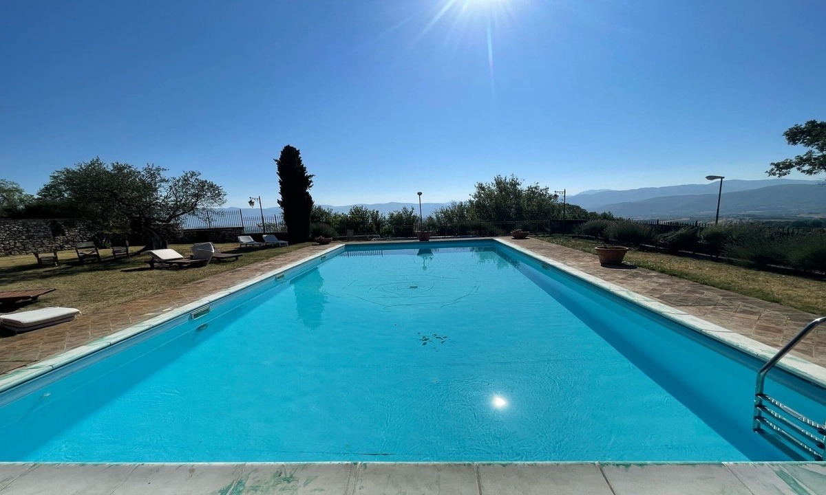 Colpetrazzo Villa | Huge villa with exclusive lap pool, grounds + gardens. Wifi. Sleeps 8