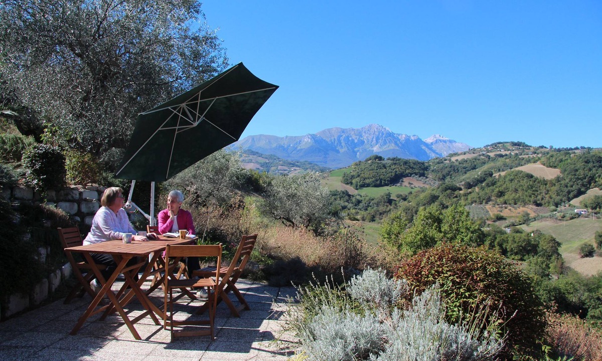 Castiglione Messer Raimondo House | Idyllic air-conditioned villa with mountain views. Nature, villages & vineyards.