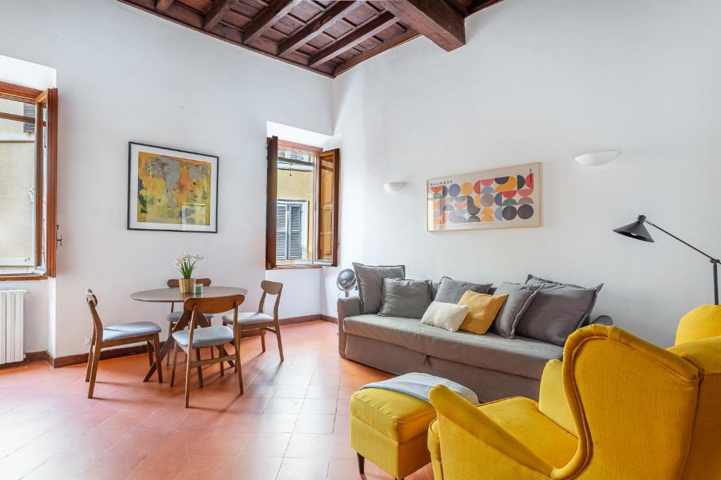 Rione V Ponte Apartment | iFlat Roman Retreat in the City Center