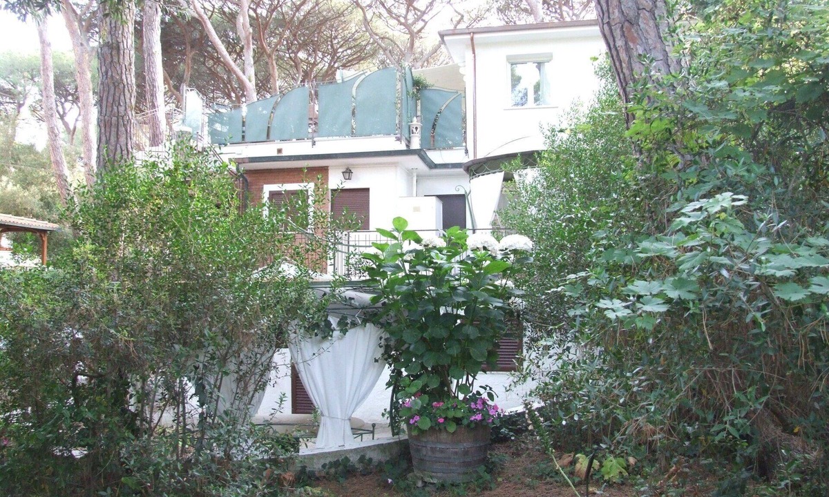 Marina di Castagneto Carducci Apartment | Beautiful apartment for 4 guests with WIFI, A/C, TV, patio and panoramic view