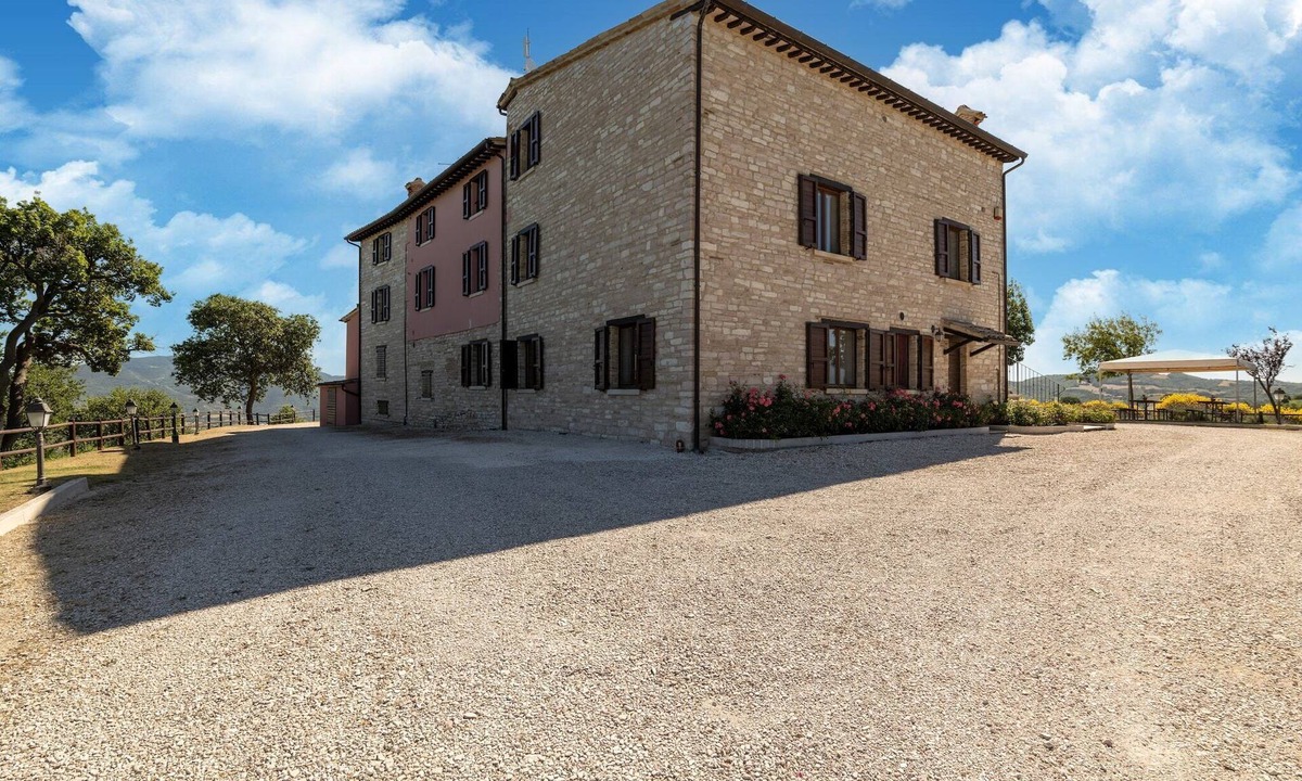 Cagli Apartment | Italian Farmhouse with Pool