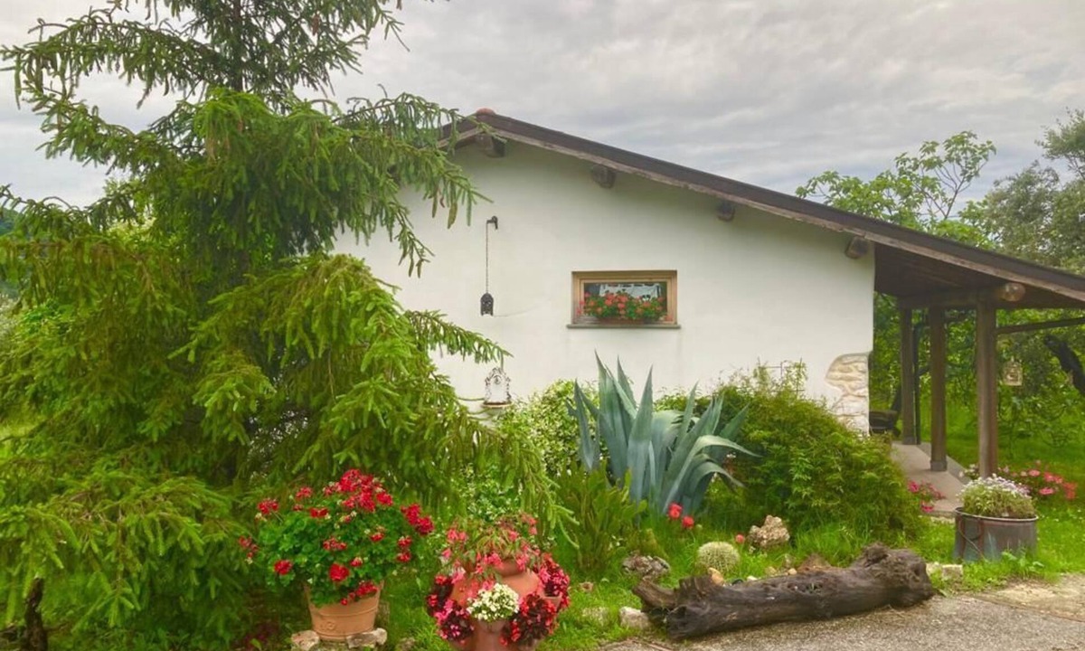 Salisano Ski Chalet | Jazz-Jazz Emotional Exp-Rooms & Camping in the Countryside Farmhouse Estate