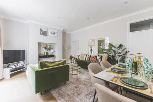 Lancaster Gate Apartment | Kensington Gardens Sq, Private Entry & Patio, 2 BD