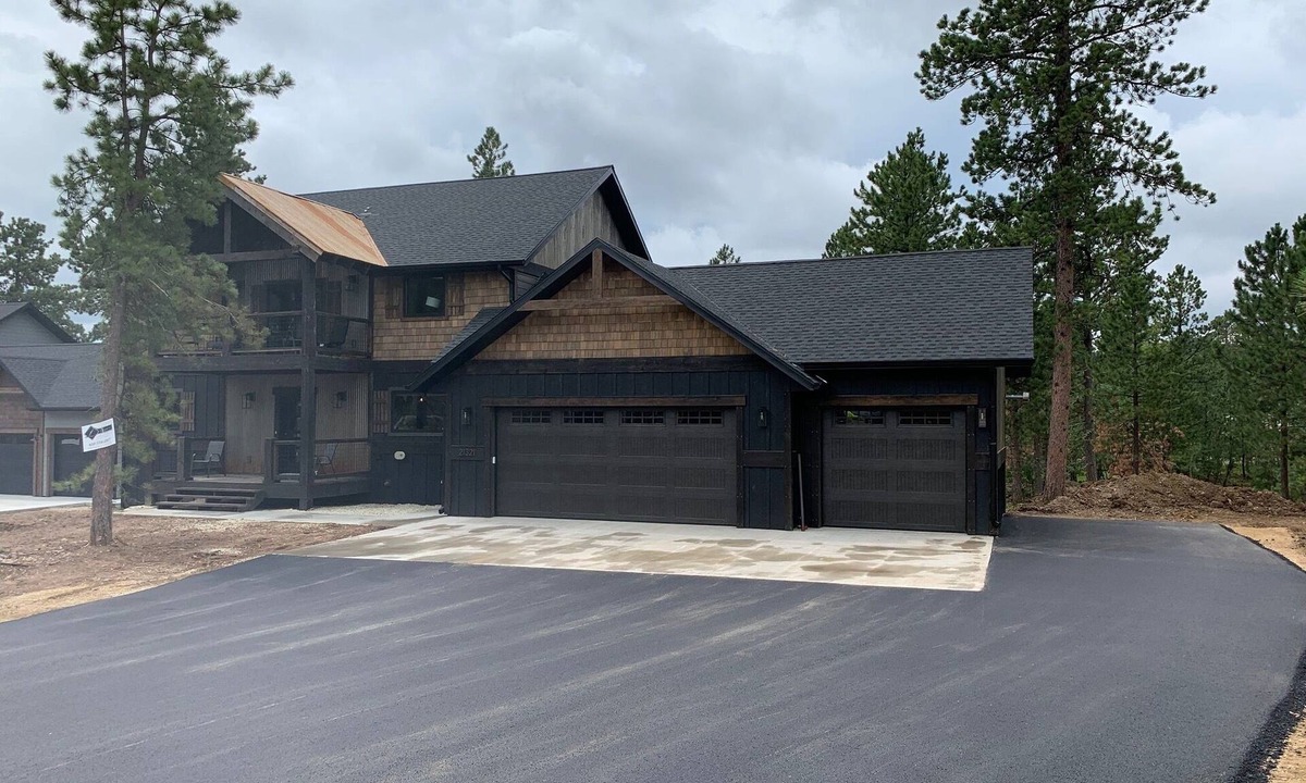 Lead House | Kickback Shack Black Hills Great for UTV outings, lots of parking & power washer