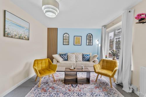 Grove House | KingstonUponThames,Contractor,5BR,Sleeps8,Parking,Close to Central London