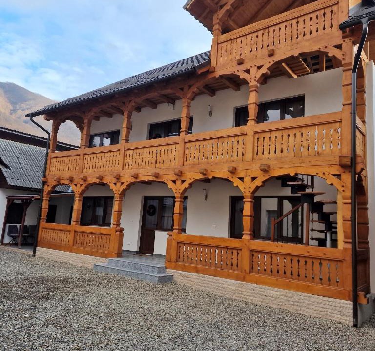 Birsana House | La Mona