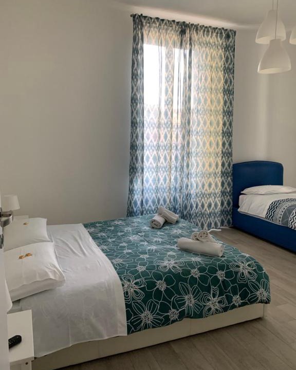 Materdei Apartment | La porta di Carmy