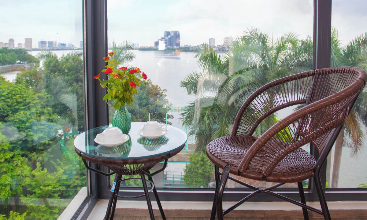 Thuy Khue Hotel | Lake View Hotel