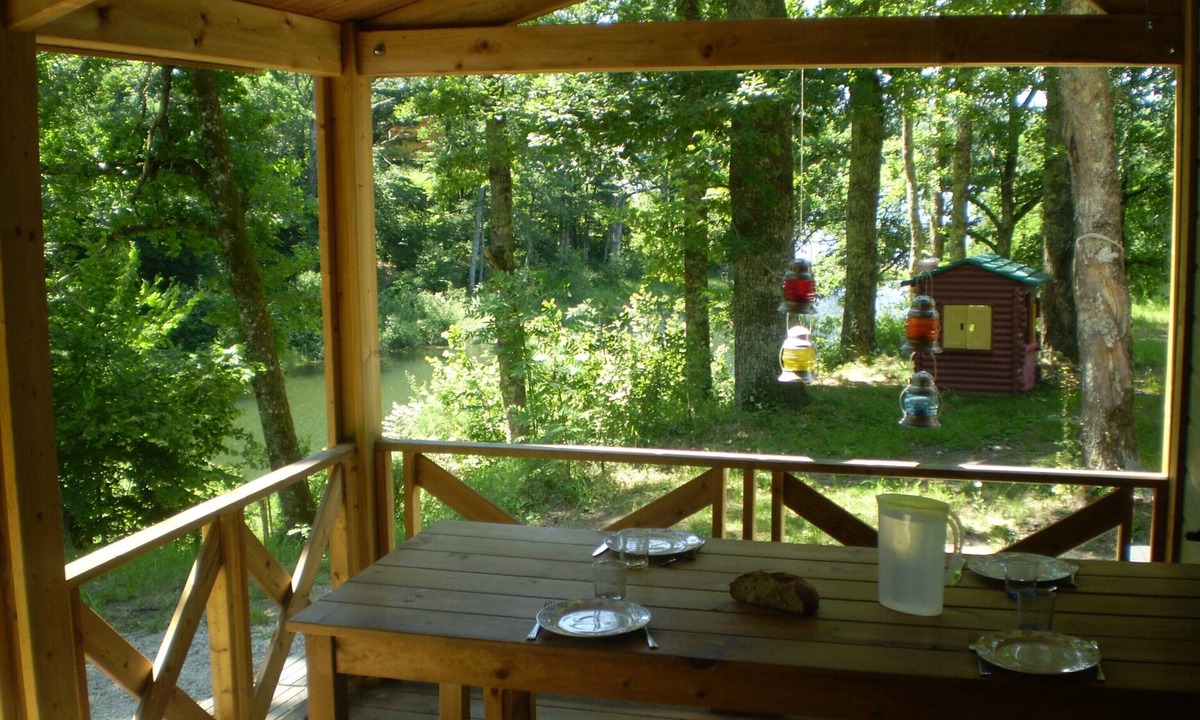 Saint-Gerons Ski Chalet | Lakeside cottage with Jacuzzi, fishing, hiking, nature