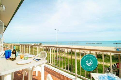 Lido di Fermo Apartment | Large balcony overlooking the sea Wi-Fi Parking