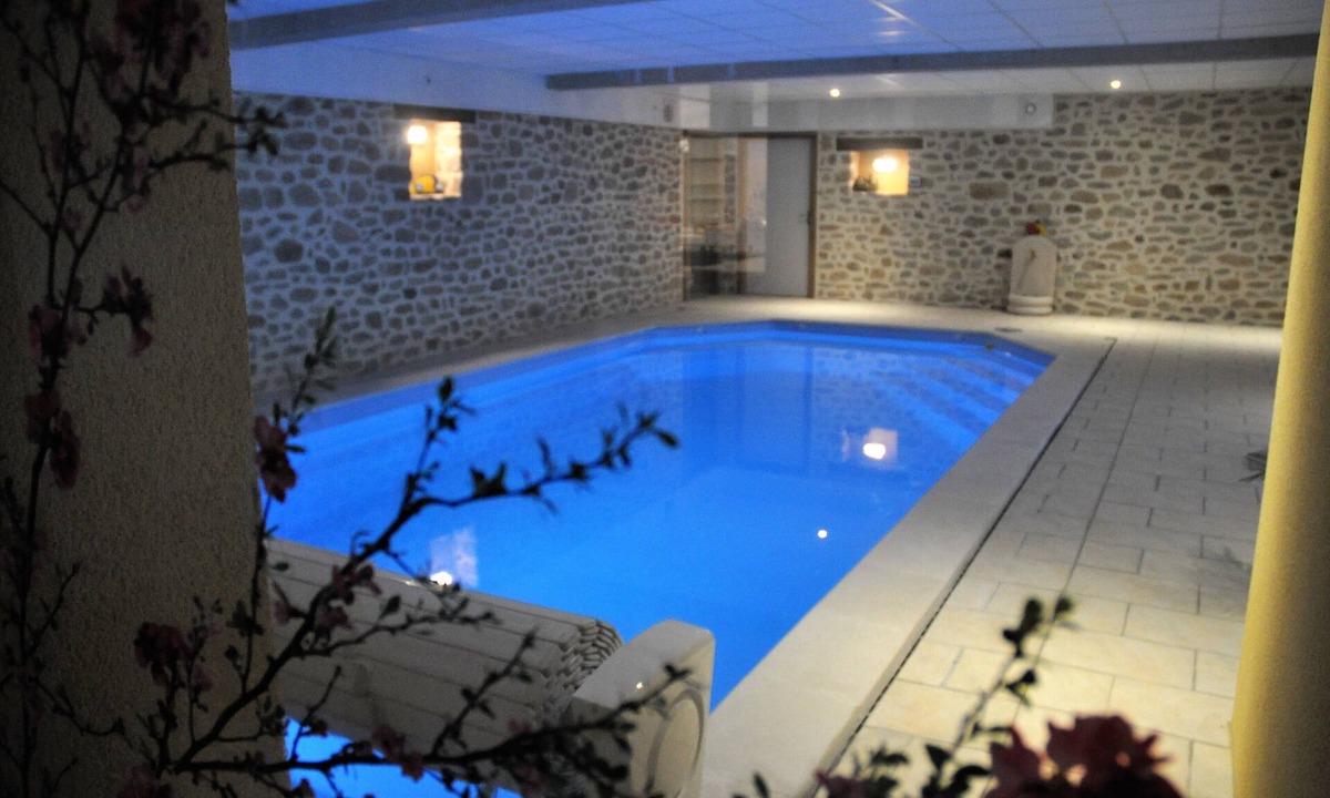 Saint-Priest-la-Feuille House | LARGE CAPACITY WELL-BEING GITE 15 PERS, 29° HEATED INDOOR SWIMMING POOL