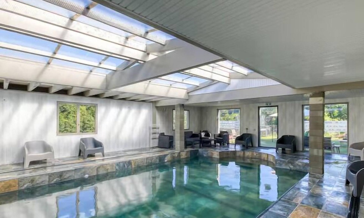 Orcival Hotel | Le Paradis