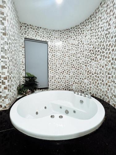 District 3 Apartment | LetuB02 Large Bathtub Business Couple Suite Family Travel Area 1 Adjacent