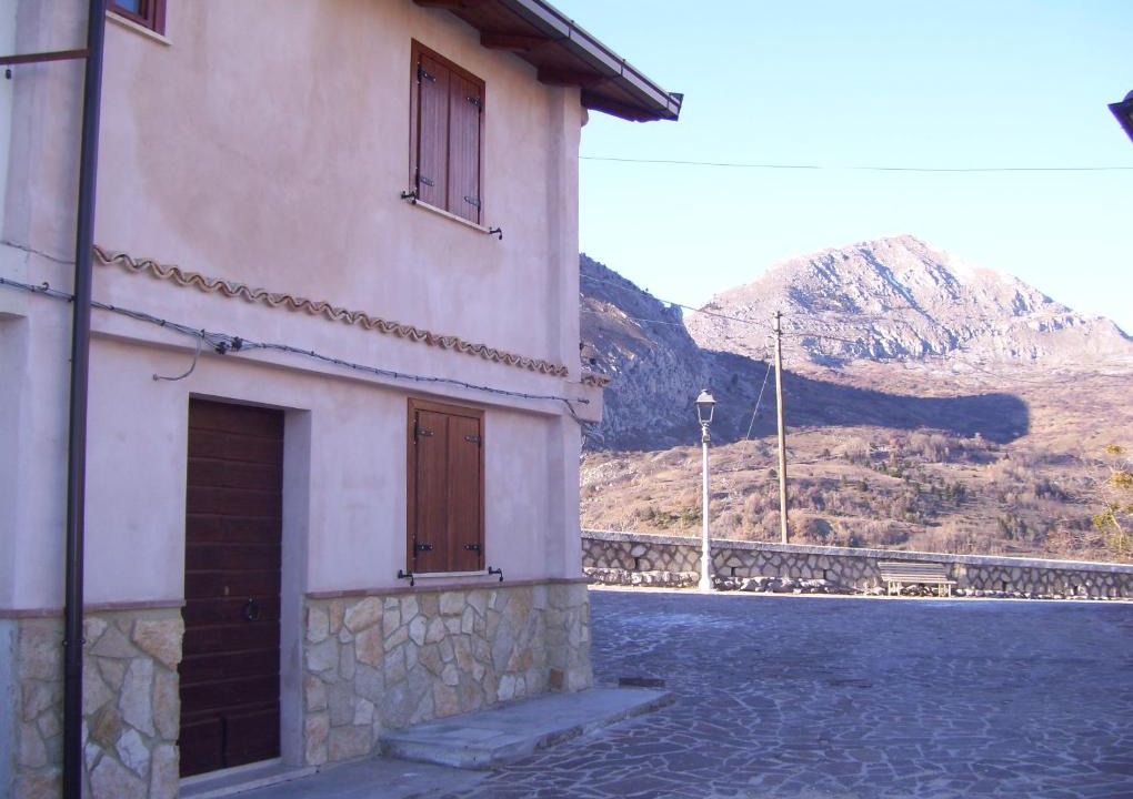 Aielli House | LITTLE TOWER