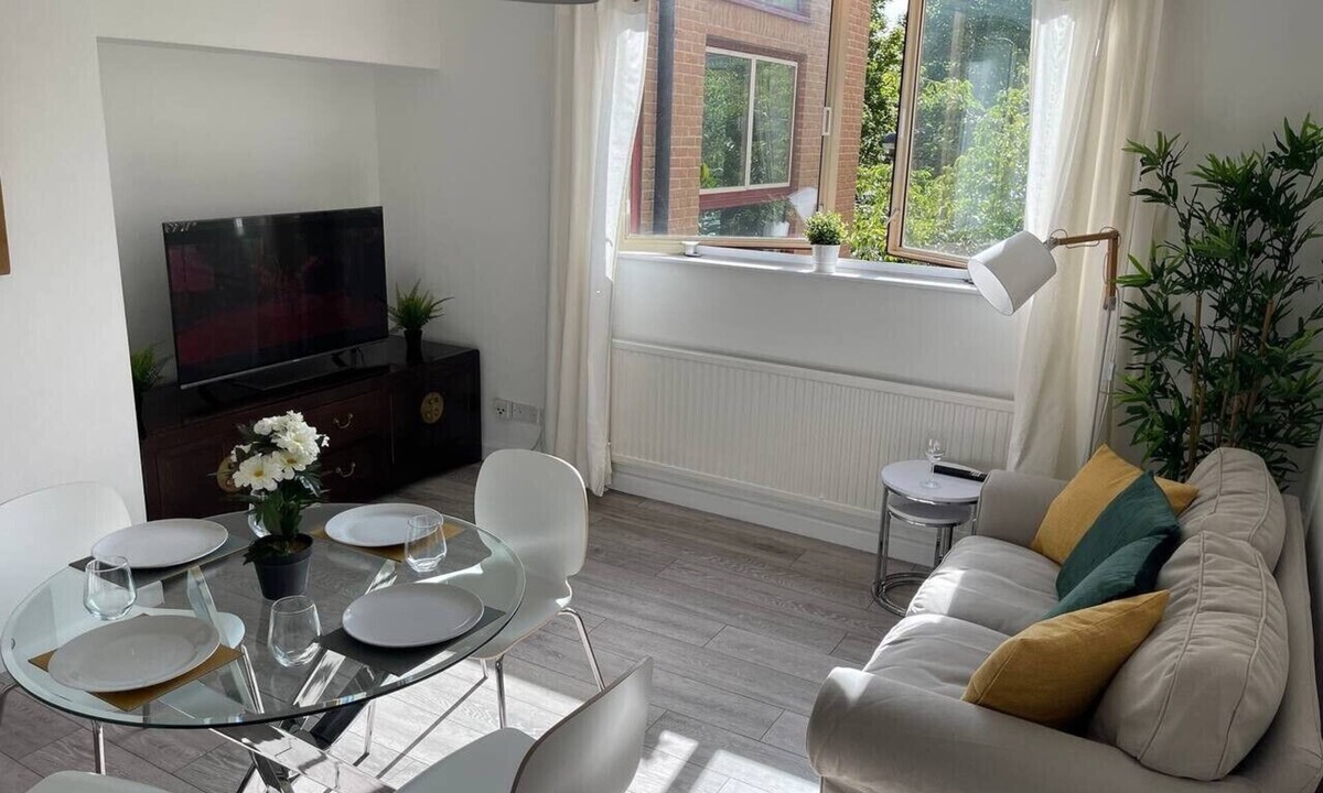 Tower Hill Apartment | London Central 2 Bathroom Flat with Free Parking