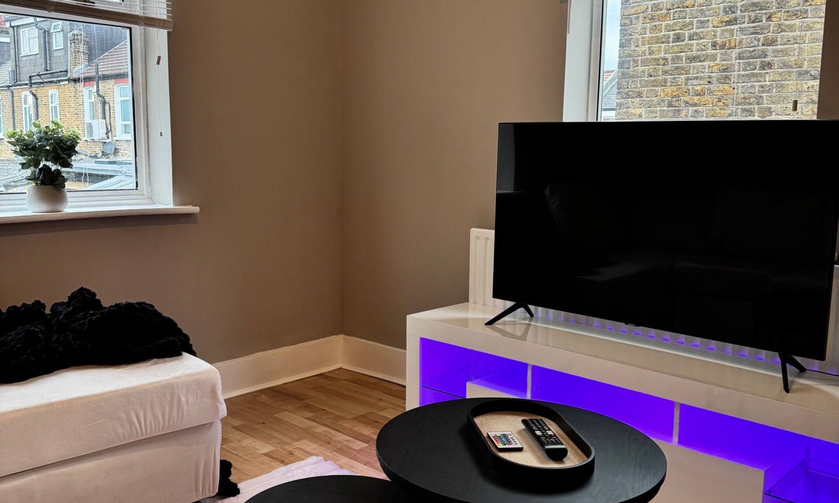 Walpole Apartment | London City Apartment - Modern & Cozy Stay