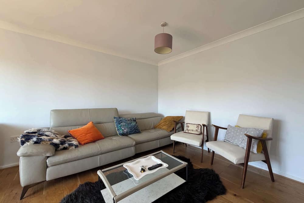Canonbury Apartment | Lovely 2BDR Flat with Balcony in Vibrant Islington