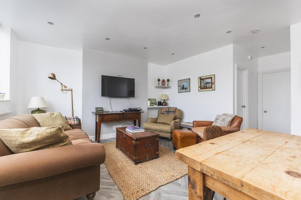 Town Apartment | Lovely 2BR Flat 5 mins to Tube, Fullham