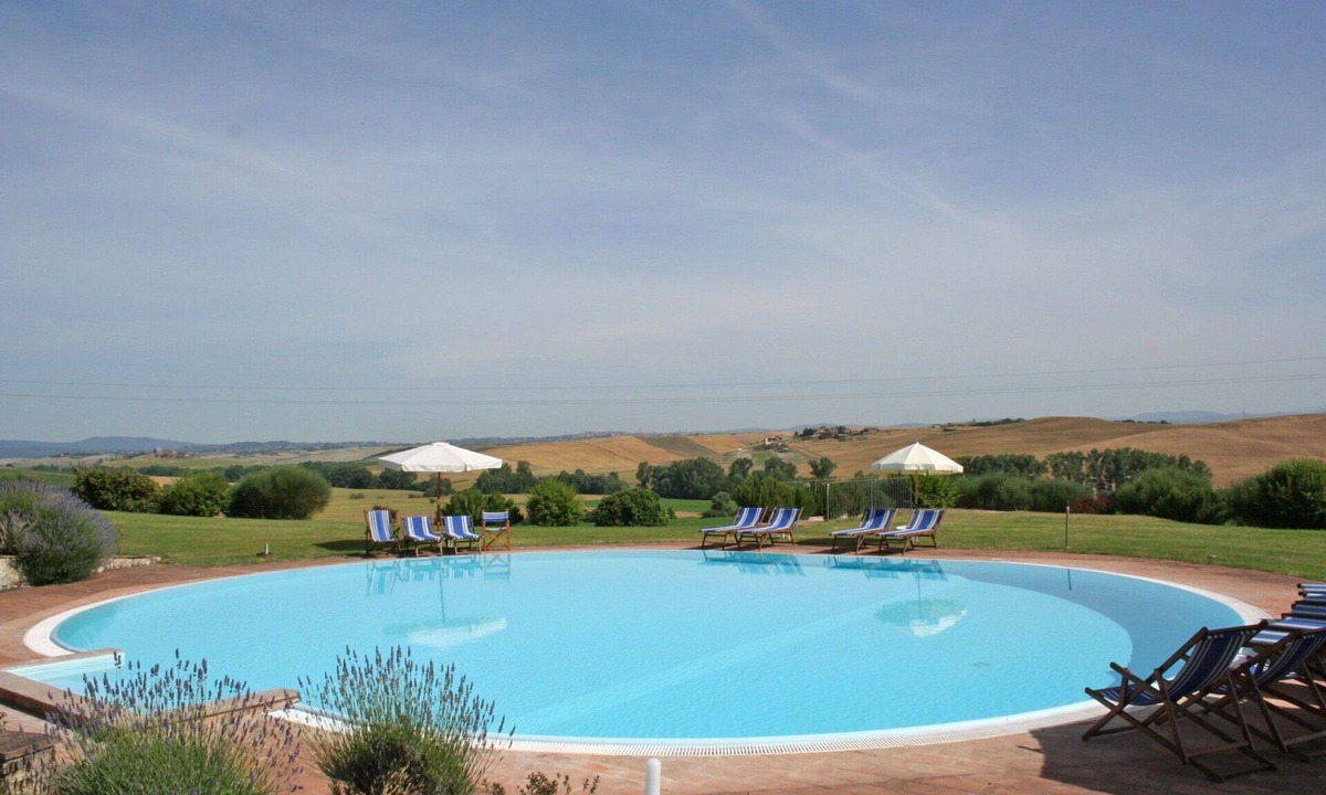 Monteroni d'Arbia Apartment | Lovely apartment for 5 guests with WIFI, pool and panoramic view, close to Siena