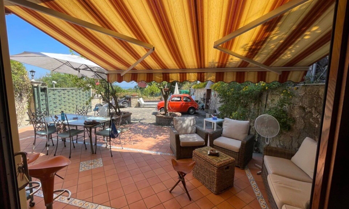 Succhivo Apartment | Lovely apartment for 6 people with A/C, WIFI, TV, patio and parking