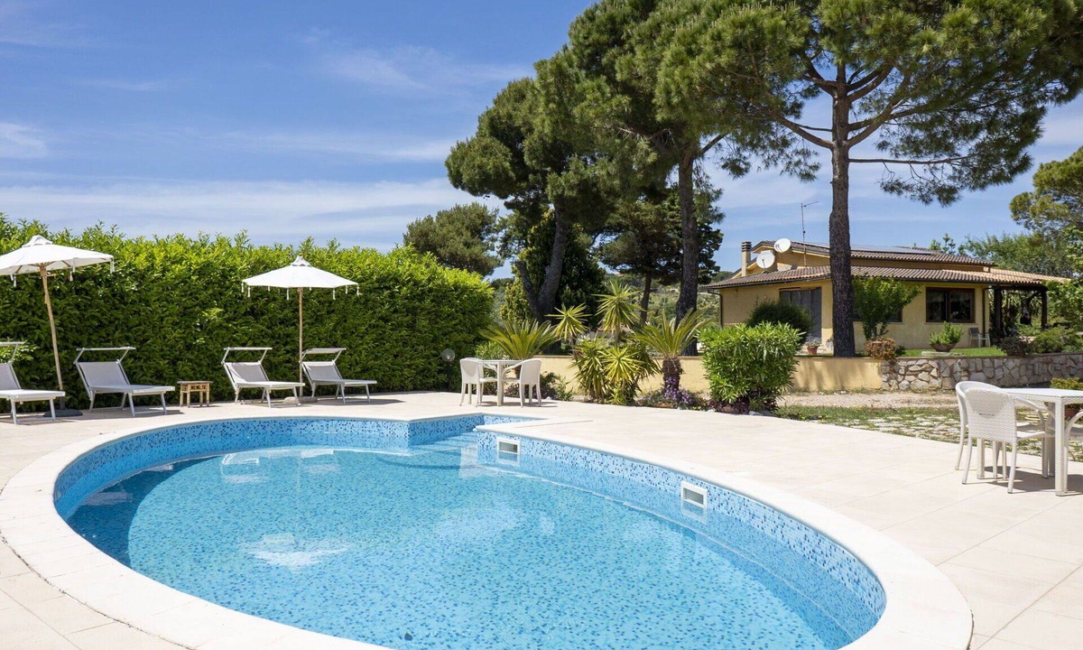 Itri Apartment | Lovely apartment for 4 people with WIFI, A/C, pool, TV, terrace and pets allowed