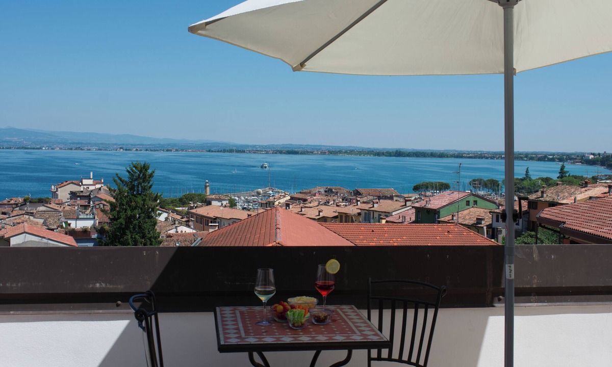 Desenzano del Garda Apartment | Lovely Mansarda - Large Terraces Spectacular View
