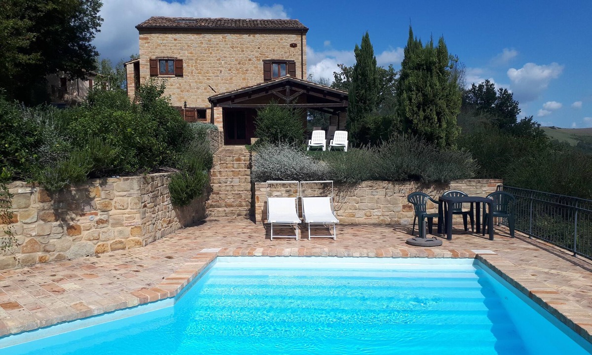 Gualdo House | Lovely peaceful stone farmhouse with pool and beautiful views