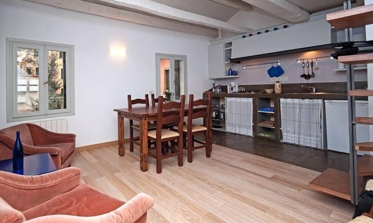 Santa Croce House | Lovely, Spacious Apartment in the Centre of Venice,