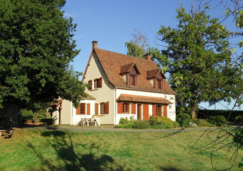 La Coquille Villa | Lovely Villa in La Coquille with Swimming Pool