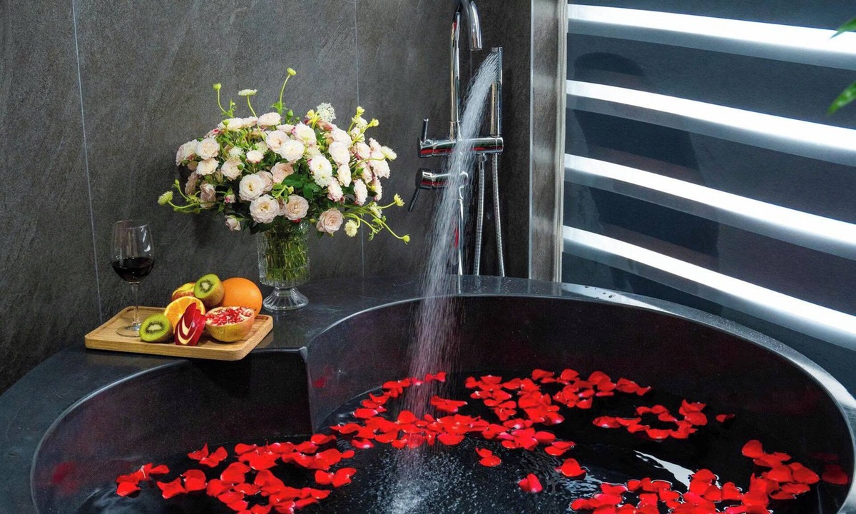 Ha Dong Hotel | Lumi Sky Hotel HN by BAY LUXURY
