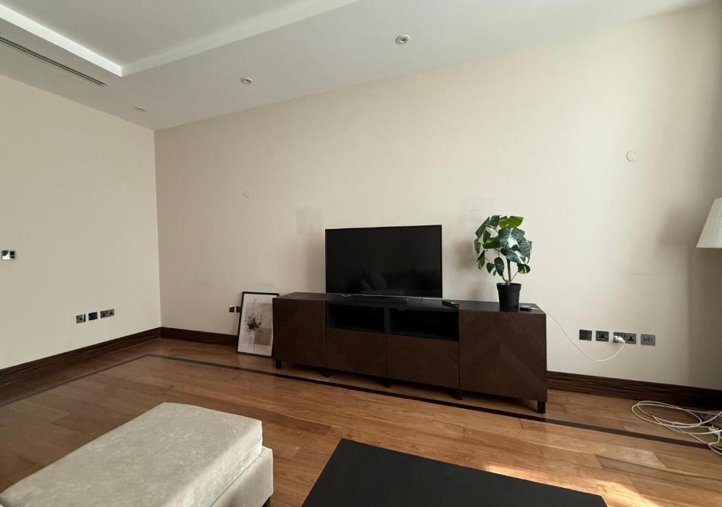 Brompton & Hans Town Apartment | Luxury 2BR Flat 3 King Beds & 3 Baths Sleeps 7