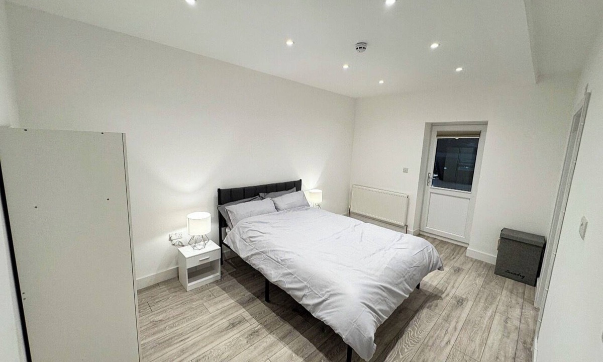 Yiewsley Apartment | Luxury 3 BR Retreat 5 min to Elizabeth Line