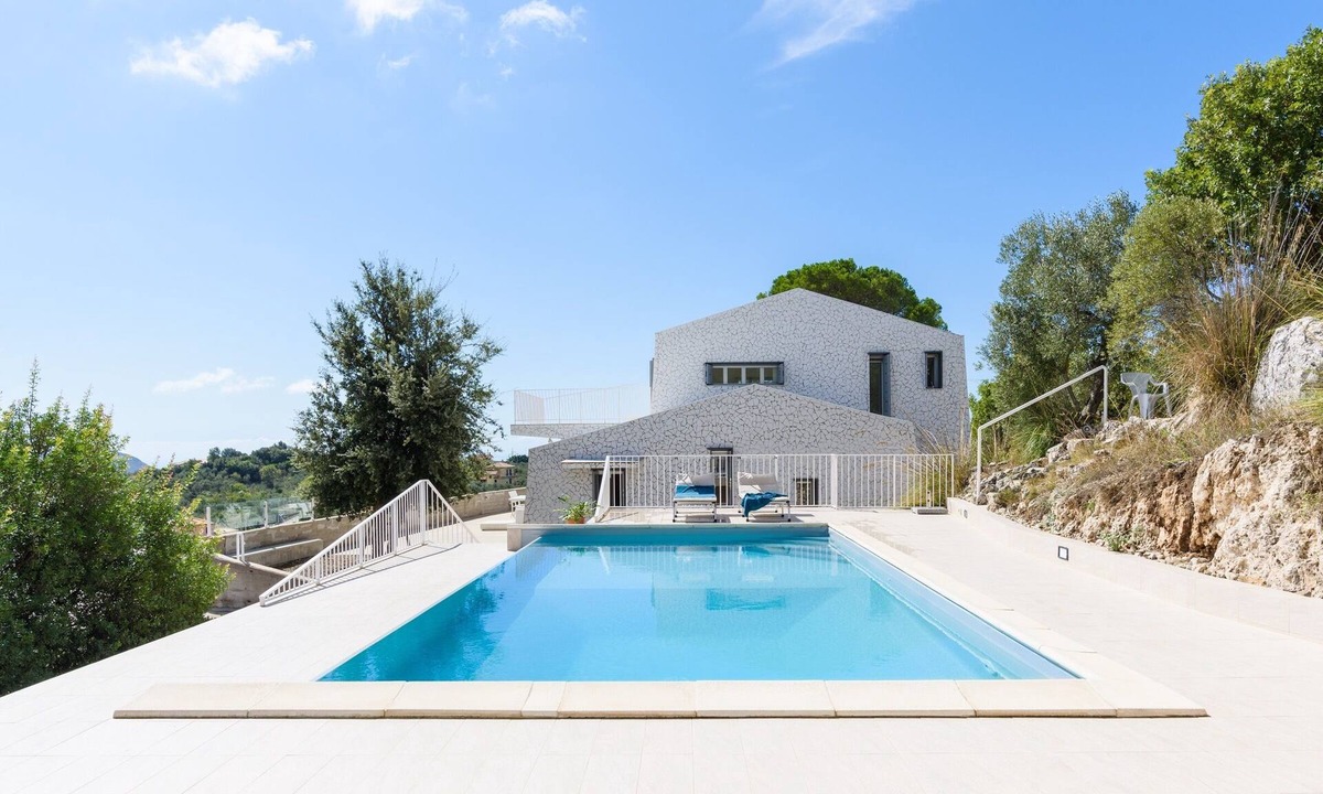 Itri Villa | Luxury Award-winning Villa Set in Olive Groves