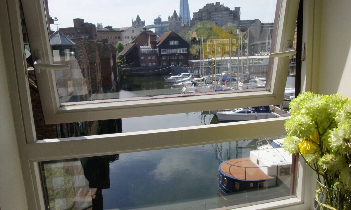 Tower Hill Apartment | Luxury | Dream Location | By Tower Bridge | Dock View
